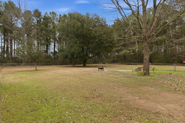 624 Eatonville Rd., Hattiesburg, MS 39401