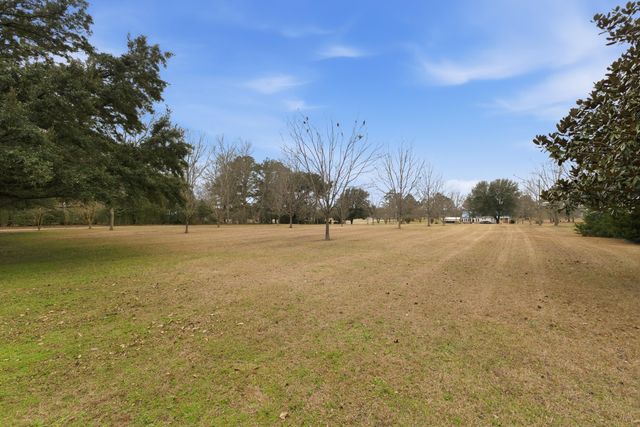 624 Eatonville Rd., Hattiesburg, MS 39401