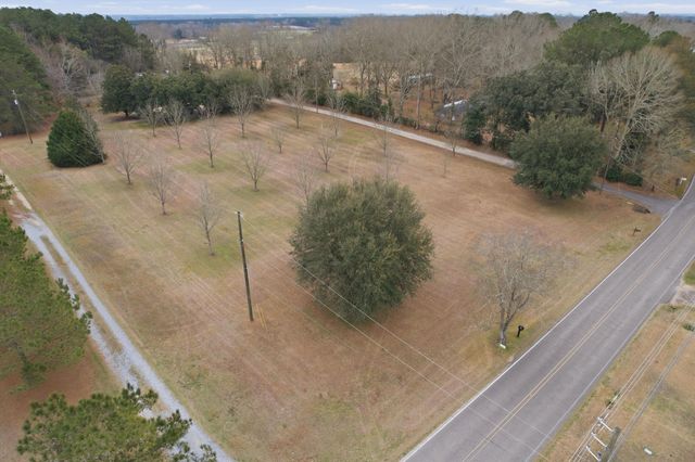 624 Eatonville Rd., Hattiesburg, MS 39401