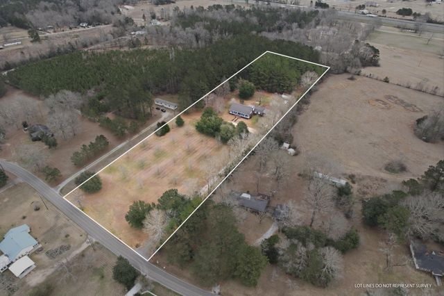 624 Eatonville Rd., Hattiesburg, MS 39401