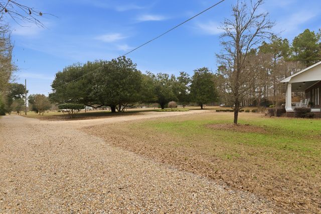 624 Eatonville Rd., Hattiesburg, MS 39401