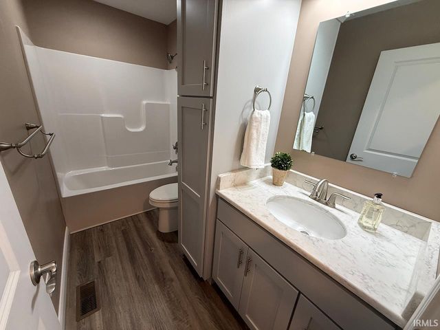 204 W Franklin Lane, Fort Branch, IN 47648