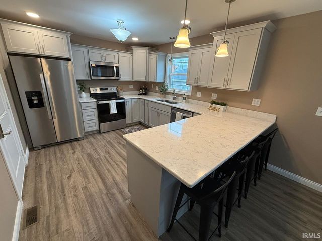 204 W Franklin Lane, Fort Branch, IN 47648