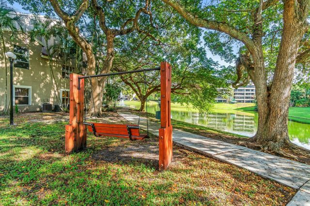 1885 Palm Cove Boulevard 10-207, Delray Beach, FL 33445