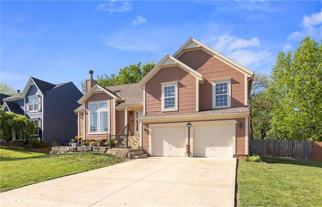 20490 W 219th Terrace, Spring Hill, KS 66083