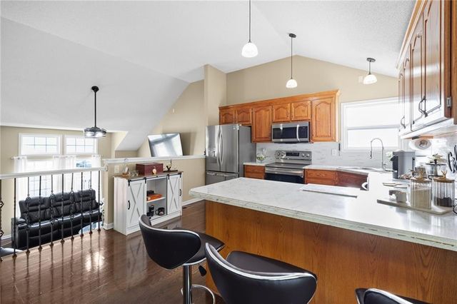 20490 W 219th Terrace, Spring Hill, KS 66083