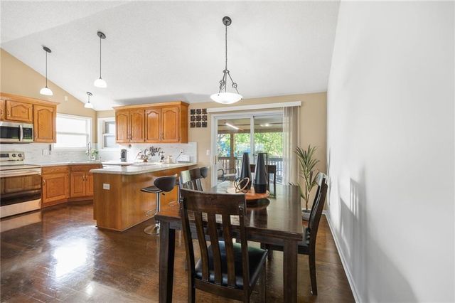 20490 W 219th Terrace, Spring Hill, KS 66083
