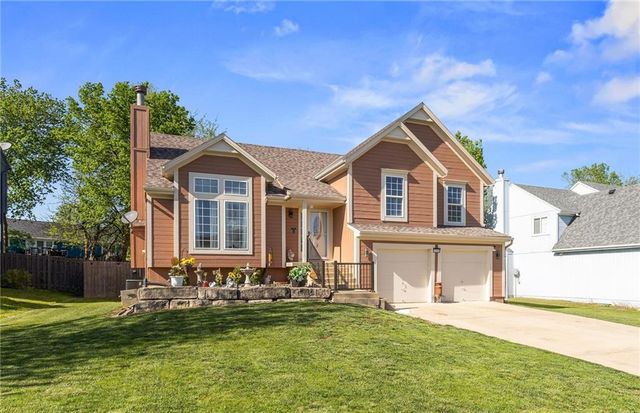 20490 W 219th Terrace, Spring Hill, KS 66083