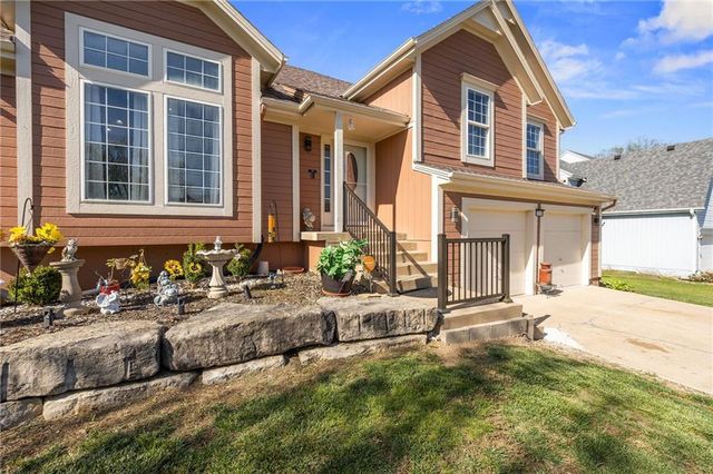 20490 W 219th Terrace, Spring Hill, KS 66083