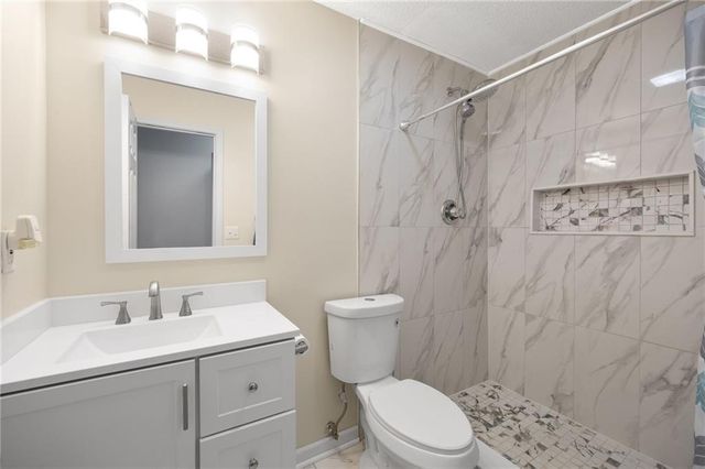 20490 W 219th Terrace, Spring Hill, KS 66083