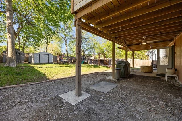 20490 W 219th Terrace, Spring Hill, KS 66083