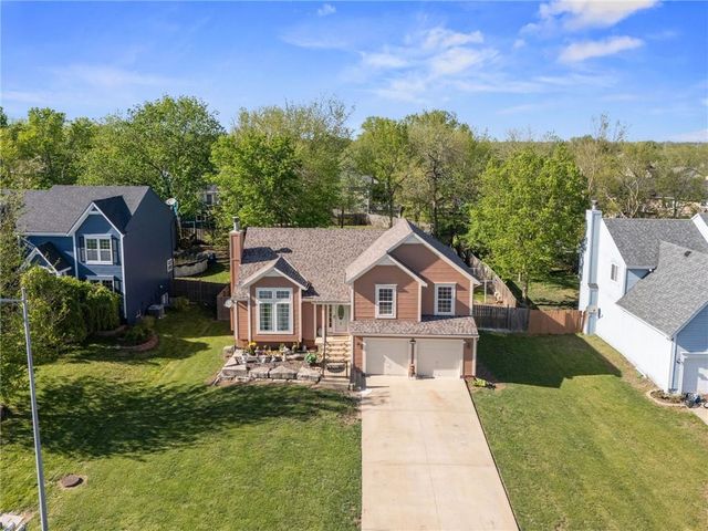 20490 W 219th Terrace, Spring Hill, KS 66083