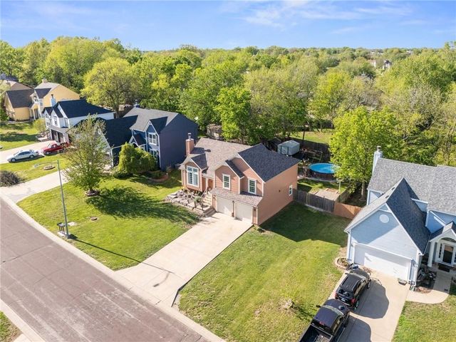 20490 W 219th Terrace, Spring Hill, KS 66083