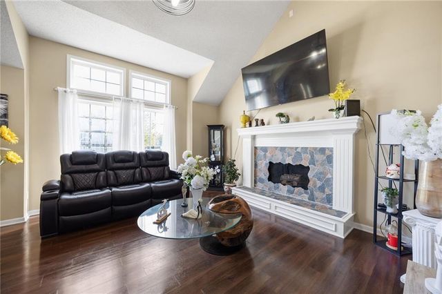 20490 W 219th Terrace, Spring Hill, KS 66083