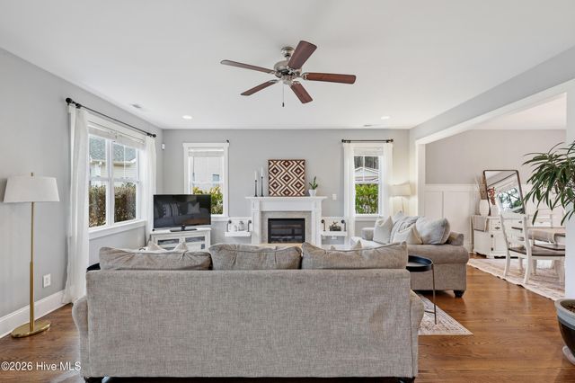 38 Pin Oak Court, Hampstead, NC 28443