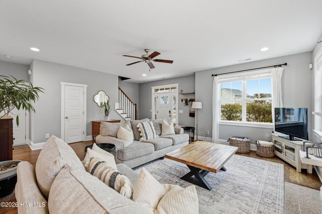 38 Pin Oak Court, Hampstead, NC 28443