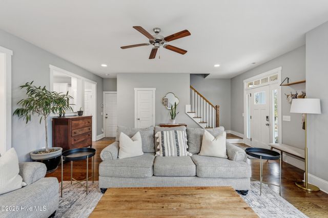 38 Pin Oak Court, Hampstead, NC 28443