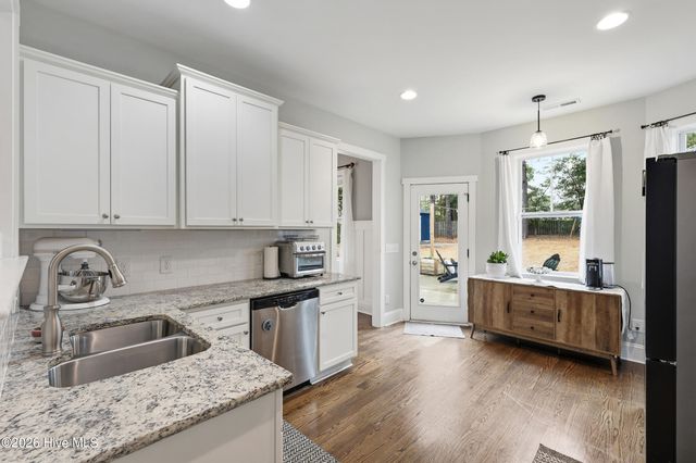 38 Pin Oak Court, Hampstead, NC 28443