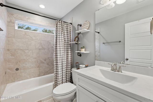 38 Pin Oak Court, Hampstead, NC 28443