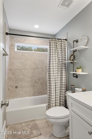 38 Pin Oak Court, Hampstead, NC 28443