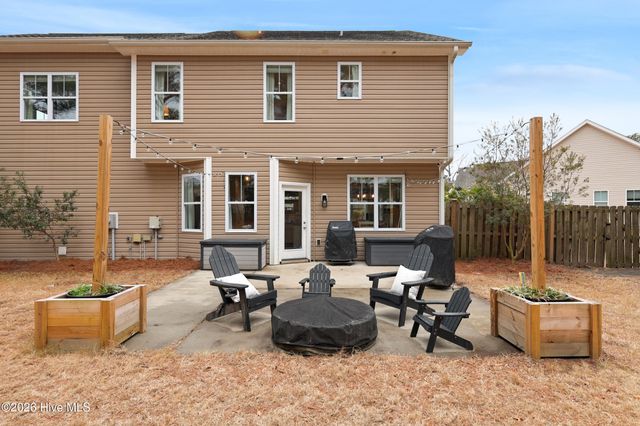 38 Pin Oak Court, Hampstead, NC 28443