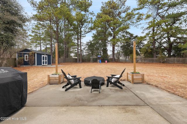 38 Pin Oak Court, Hampstead, NC 28443