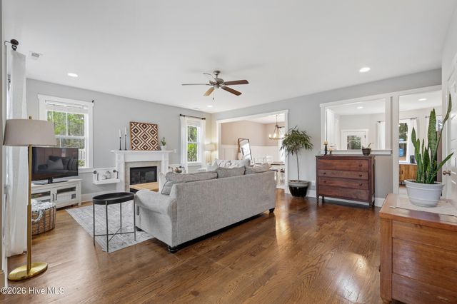 38 Pin Oak Court, Hampstead, NC 28443