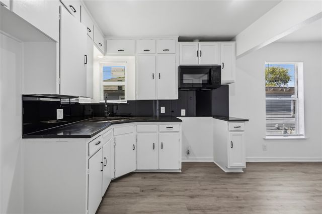 3222 Nebraska Avenue, Dallas, TX 75216