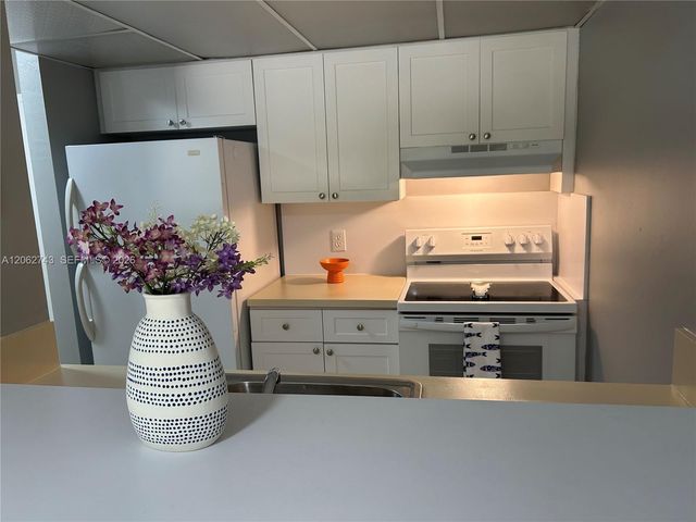 1225 NE 124th Street 27A, North Miami, FL 33161