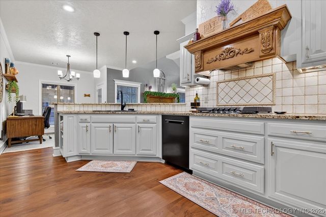 2409 Gary Avenue, Bartlesville, OK 74006