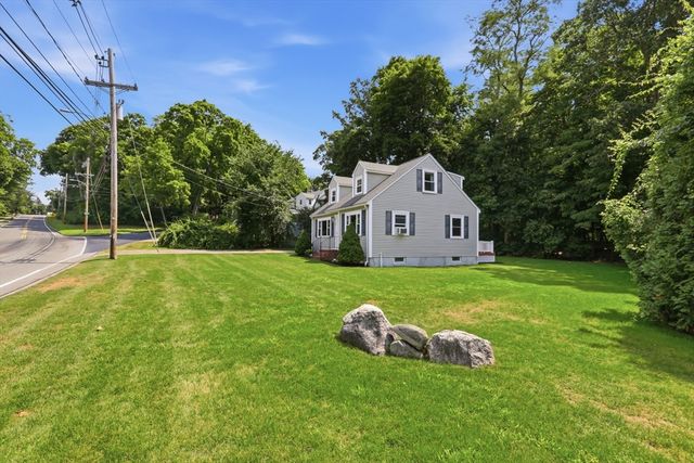 82 Central St., Andover, MA 01810