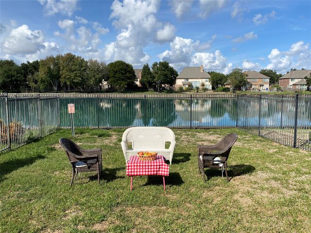 2302 Waterford Park Street, Missouri City, TX 77459