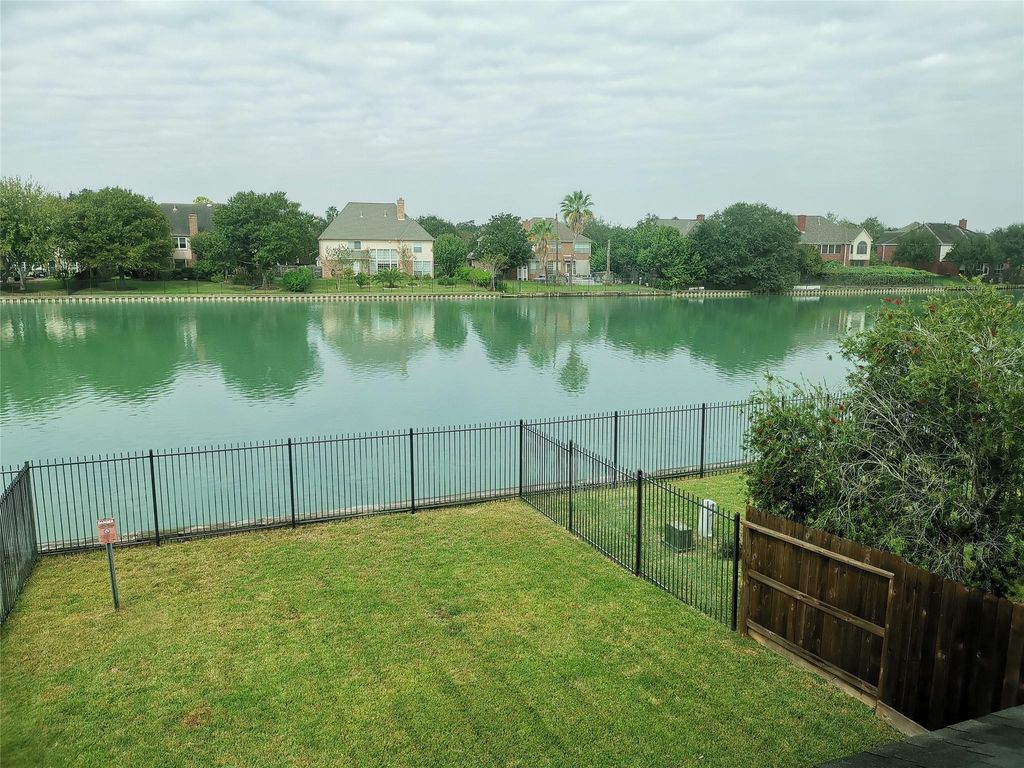 2302 Waterford Park Street, Missouri City, TX 77459