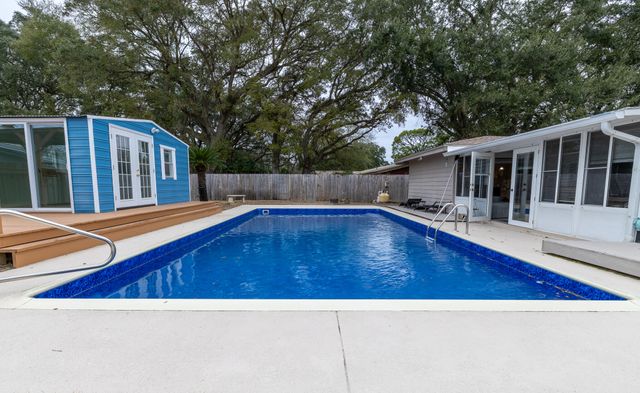 300 NW Victoria Avenue, Fort Walton Beach, FL 32548