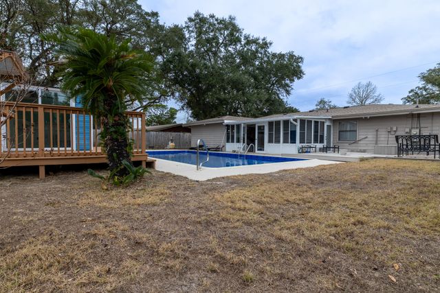 300 NW Victoria Avenue, Fort Walton Beach, FL 32548