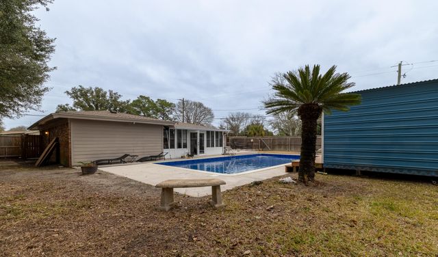 300 NW Victoria Avenue, Fort Walton Beach, FL 32548