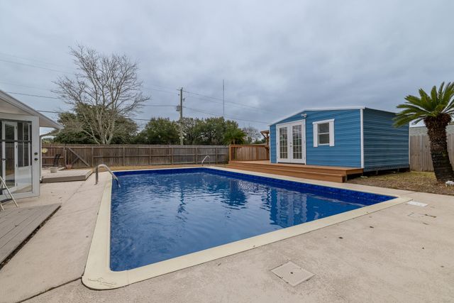 300 NW Victoria Avenue, Fort Walton Beach, FL 32548