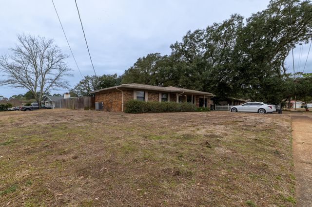 300 NW Victoria Avenue, Fort Walton Beach, FL 32548