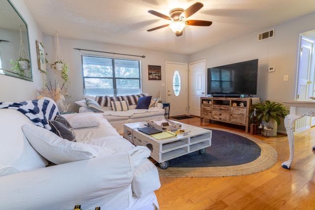 300 NW Victoria Avenue, Fort Walton Beach, FL 32548