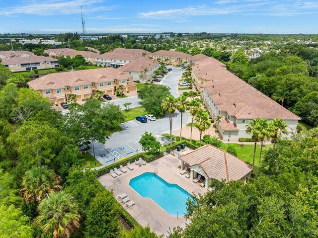 626 SW Glen Crest Way, Stuart, FL 34997