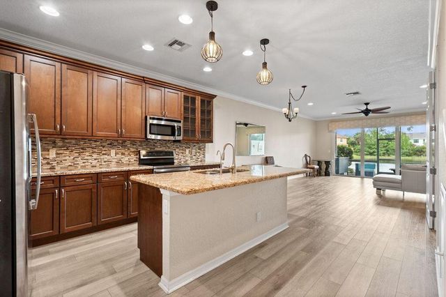 626 SW Glen Crest Way, Stuart, FL 34997