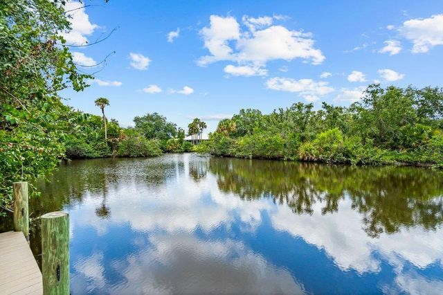 626 SW Glen Crest Way, Stuart, FL 34997