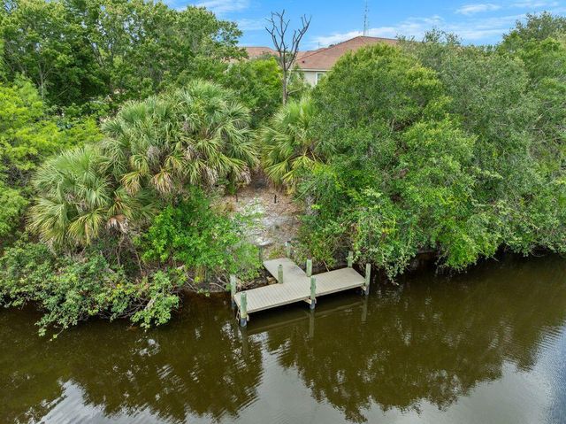 626 SW Glen Crest Way, Stuart, FL 34997