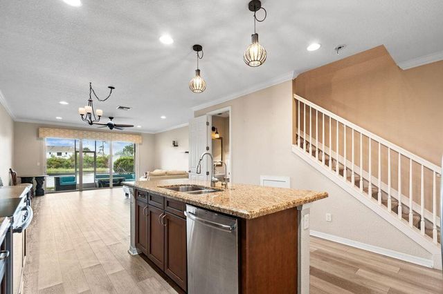 626 SW Glen Crest Way, Stuart, FL 34997