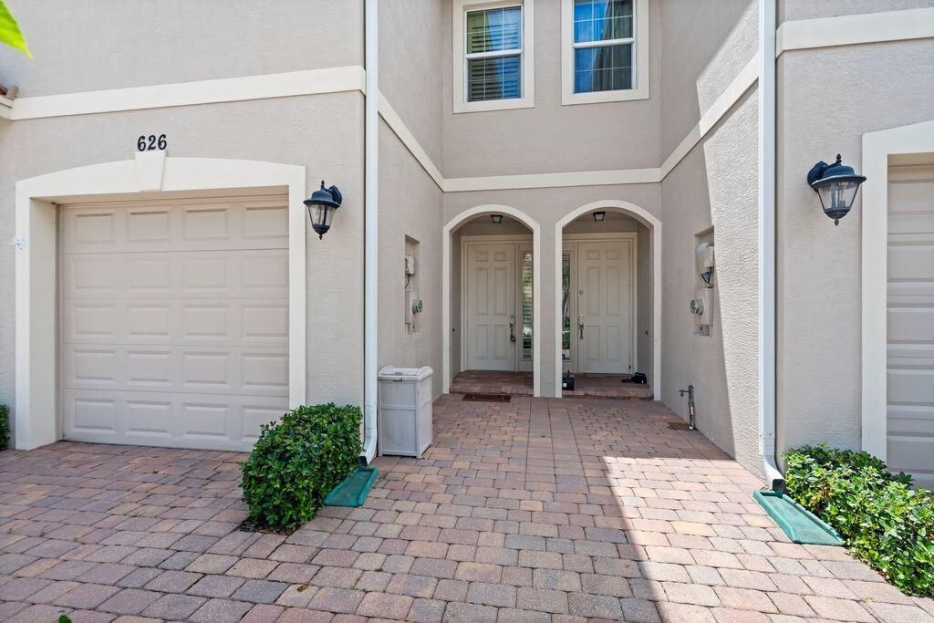 626 SW Glen Crest Way, Stuart, FL 34997