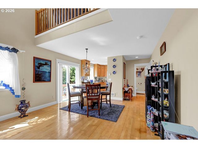 935 HEMLOCK St, Florence, OR 97439