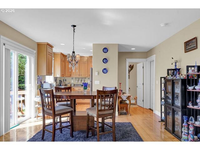 935 HEMLOCK St, Florence, OR 97439