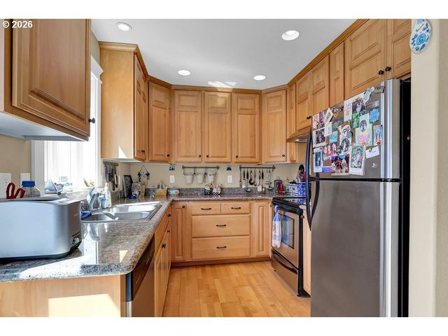 935 HEMLOCK St, Florence, OR 97439