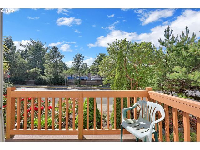 935 HEMLOCK St, Florence, OR 97439