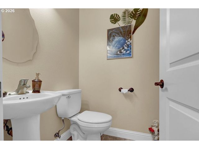 935 HEMLOCK St, Florence, OR 97439